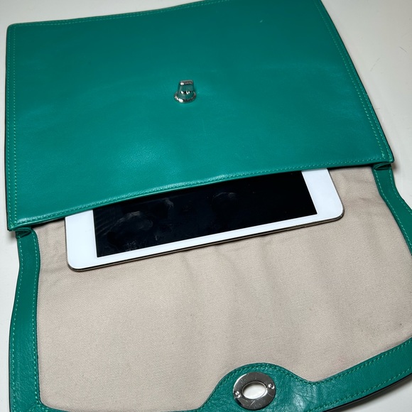 Coach Legacy Clutch in Kelly Green - Picture 9 of 10